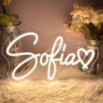 placa de neon com o nome sofia 1